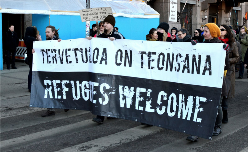 "Refugees welcome",   Helsinki - Foto: Helisusa, Wikimedia Commons