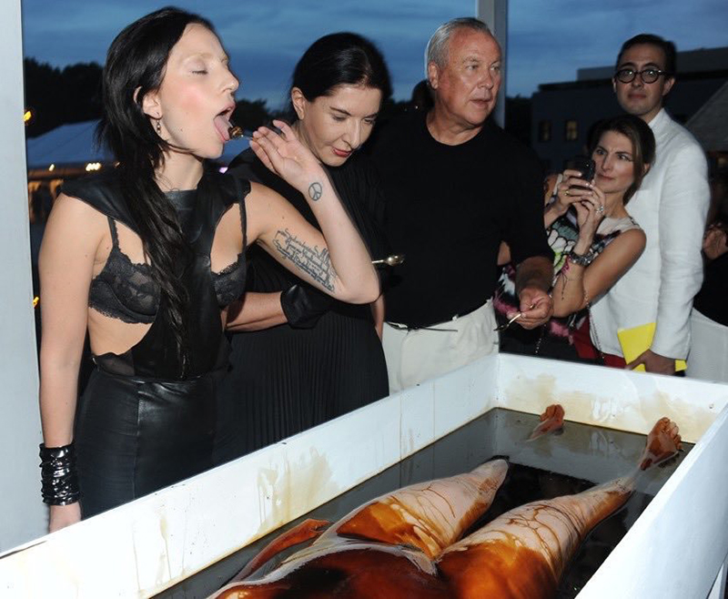 "Spirit coocking" med Marina Abramovic och Lady Gaga - Fotograf okänd