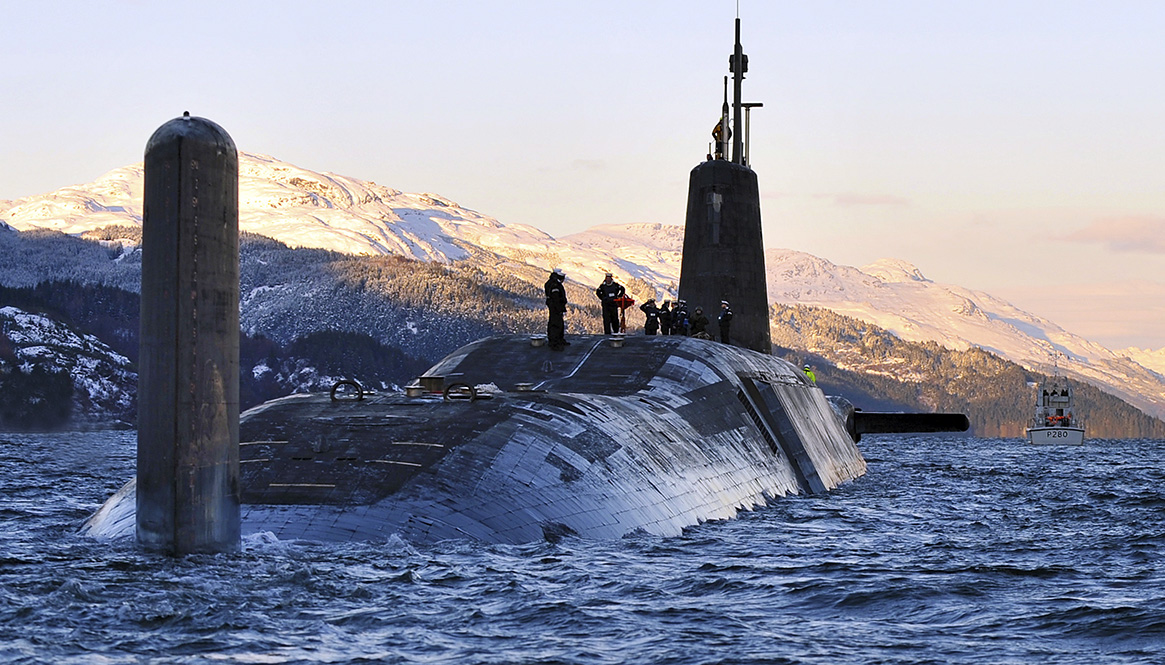 US Nuclear Submarine HMS Vanguard Returns to HMNB Clyde, Scotland - Photo: Tam McDonald, Wikimedia Commons