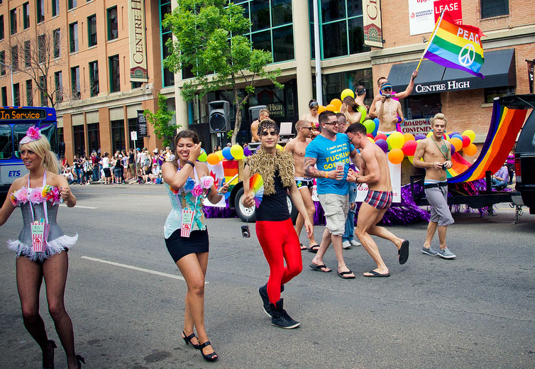 Edmonton Pride Parade 2011. Foto: Kurt Bauschardt, licens CC BY-SA 2.0
