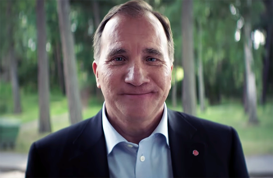 Stefan Löfven köper varmkorv i Socialdemokraternas valfilm 2018. Källa: Socialdemokraterna