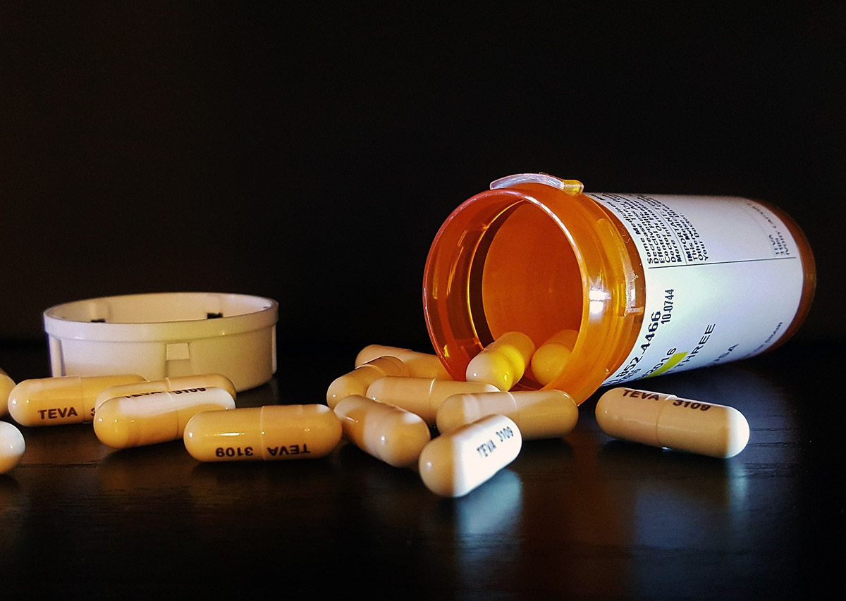 Antibiotika, piller. Foto: Brett Hondow. Licens: CC0 1.0, Pixabay.com