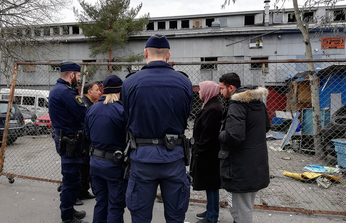 Bilverkstaden i Vinsta som drabbas av ett nytt bombattentat. Foto (14 april 2019): NewsVoice.se