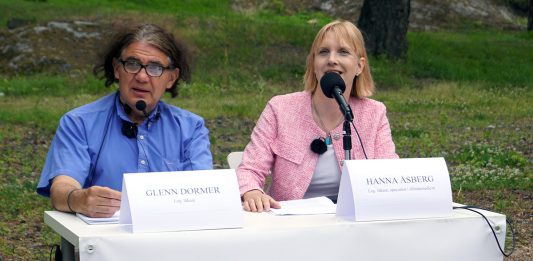 Glenn Dormer and Hanna Asberg. Photo: NewsVoice.se, Sweden