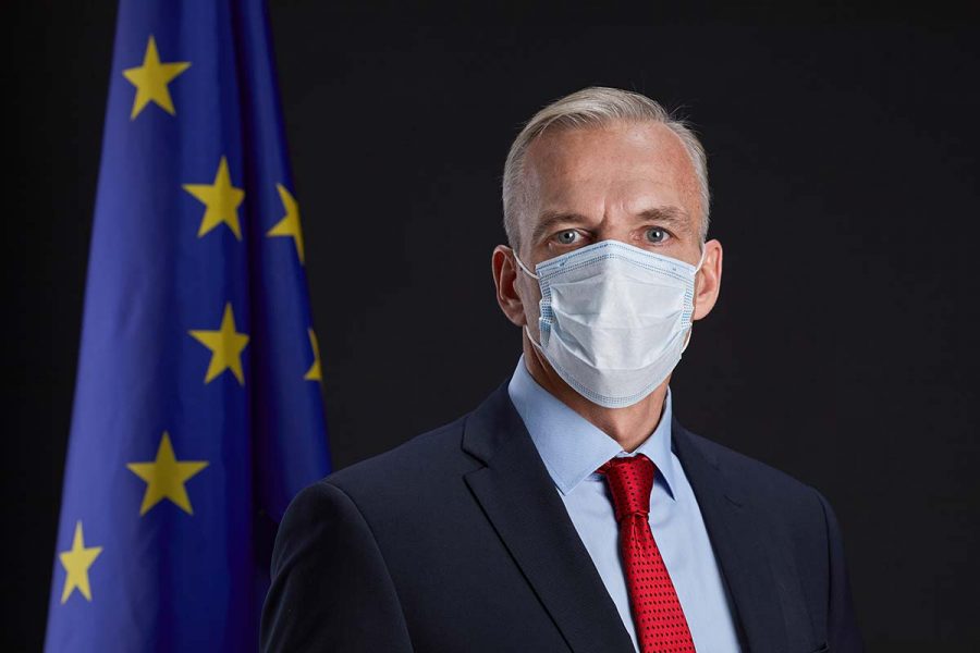 Genre picture: Masked EU-leader. License: Envato.com