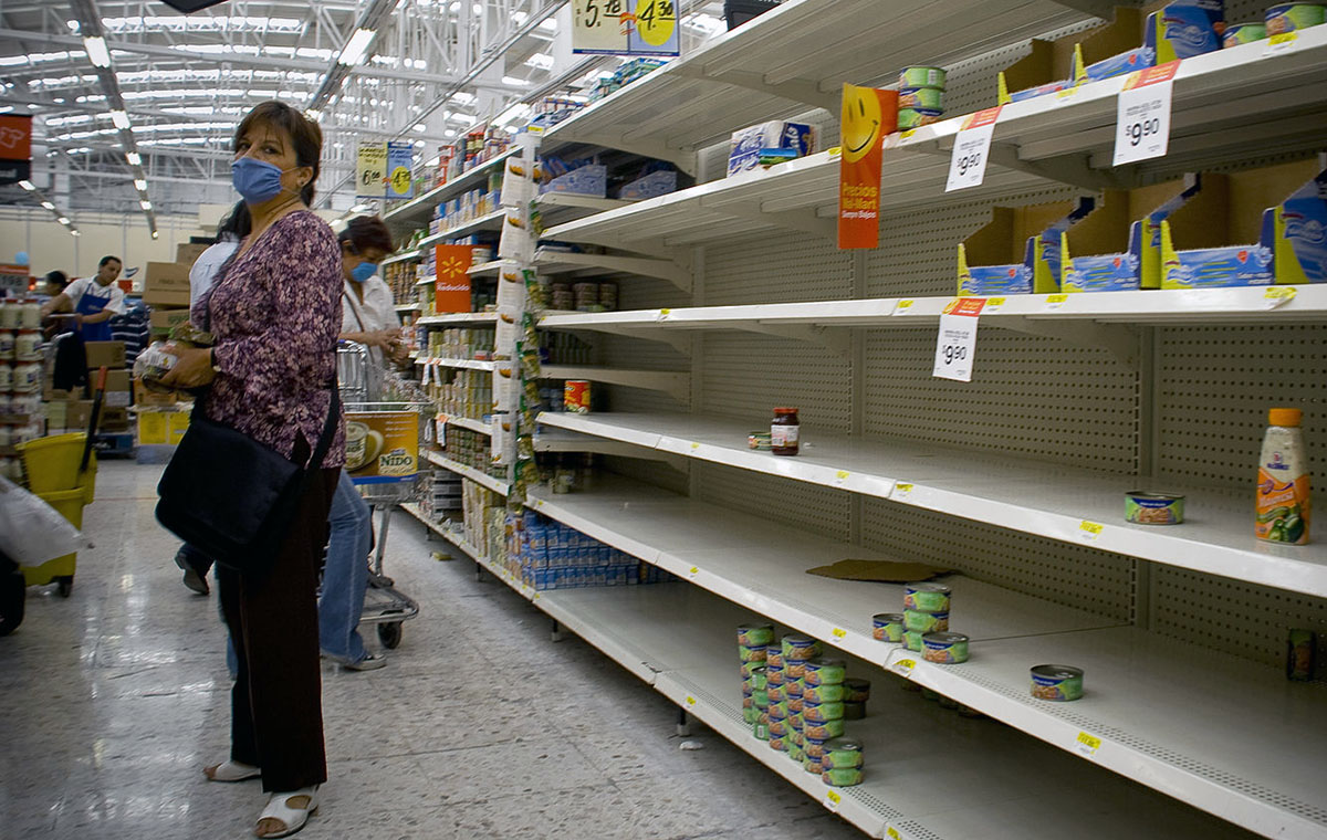 Världen är på väg in i en global livsmedelskris 2022. Foto: Vaciando el supermercado. Licens: CC BY 2.0