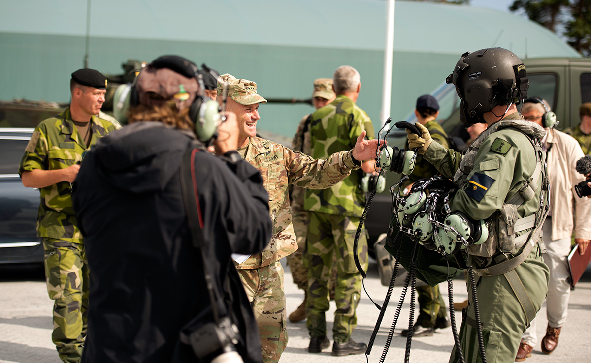 General Cavoli (USA) besöke den svenska Försvarsmakten 2021.