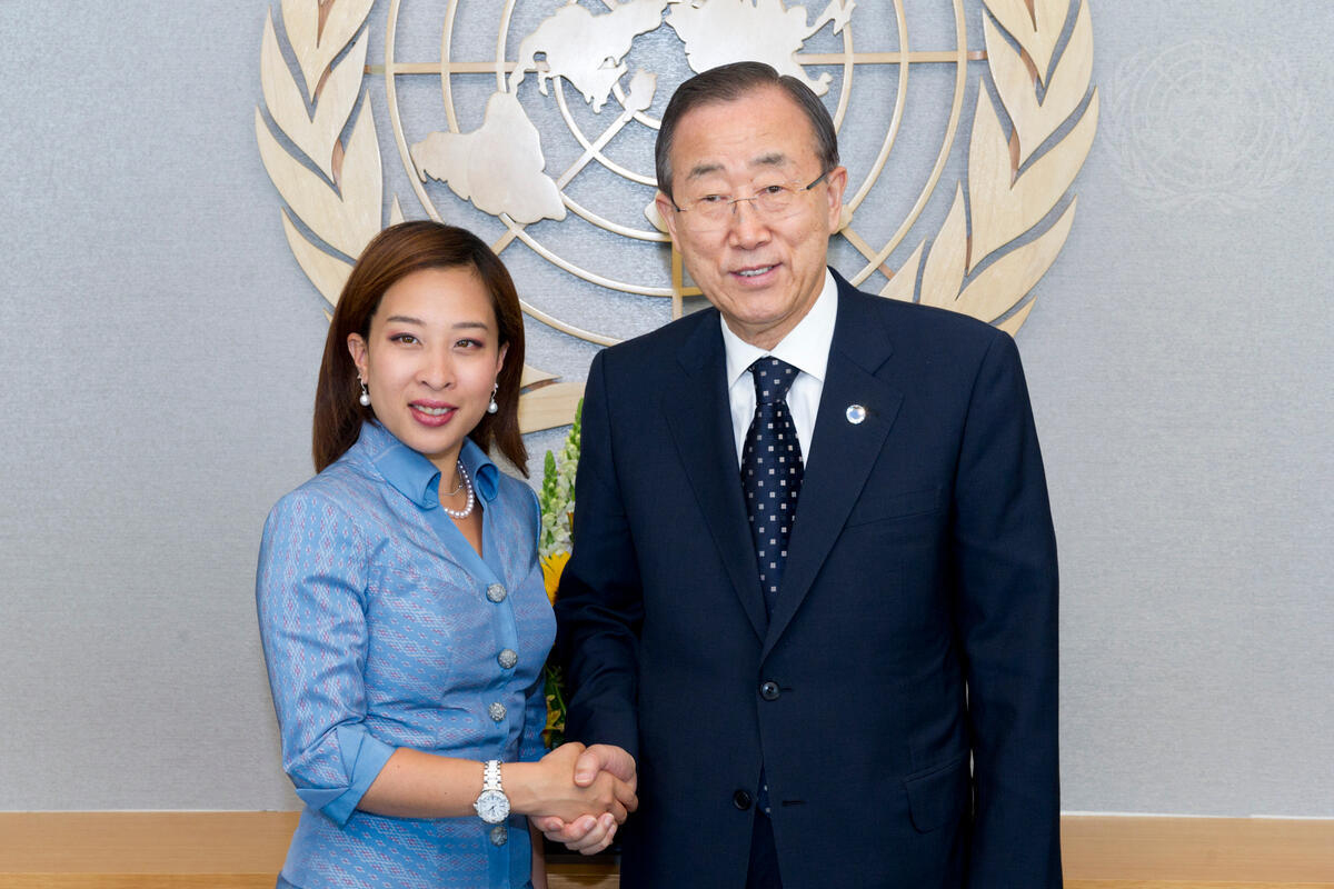 Generalsekreterare Ban Ki-moon (till höger) träffar prinsessan Bajrakitiyabha Mahidol av Thailand. Pressfoto: Eskinder Debebe, FN
