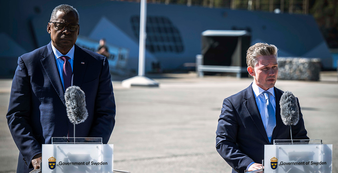 Försvarsministrarna Lloyd J. Austin III och Pål Jonson på Muskö den 19 april 2023.