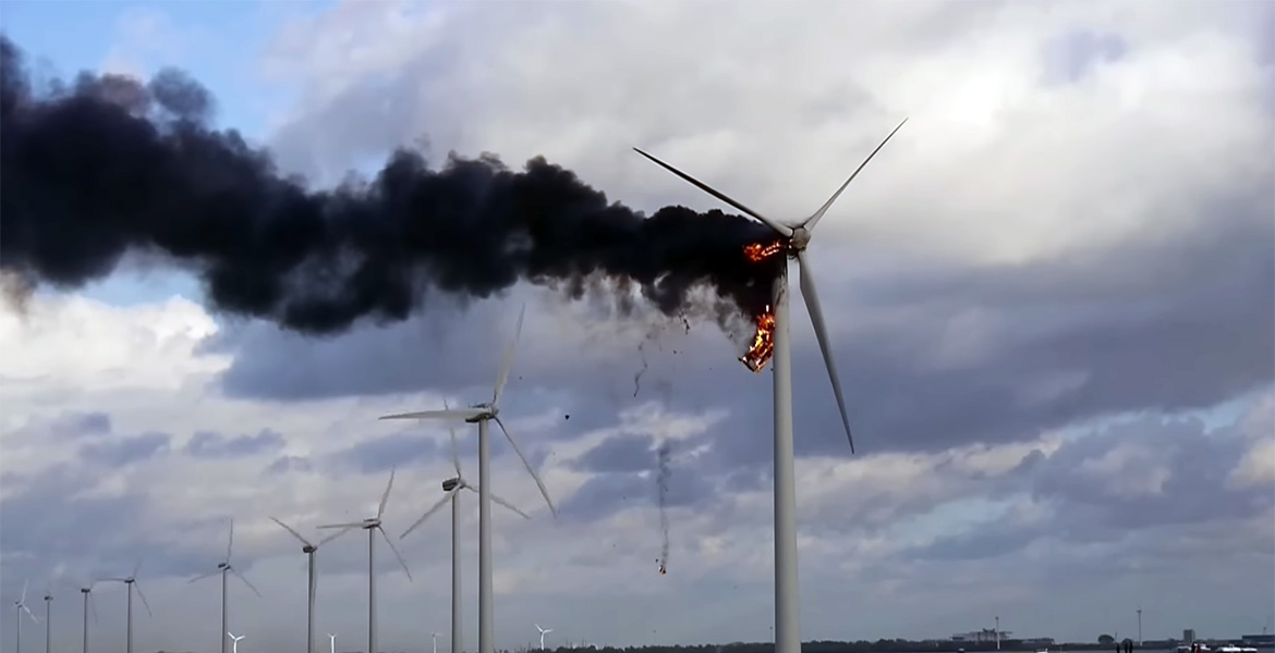 Vindkraftverk i brand i Holland. Foto: Koole Media Service